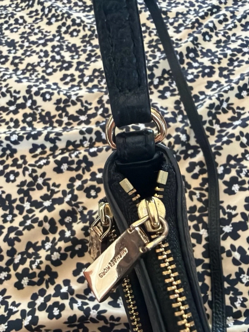 MICHAEL KORS Black Leather Crossbody Bag